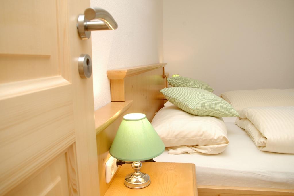 Haus Sonnenruh Apartment Митенвалд Стая снимка